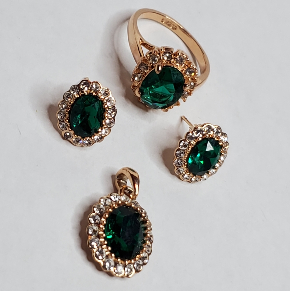 Green and gold ring pendant earring set